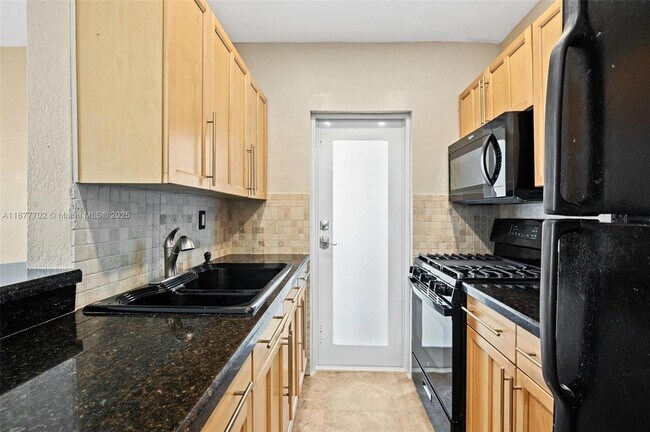 Building Photo - 7315 Byron Ave