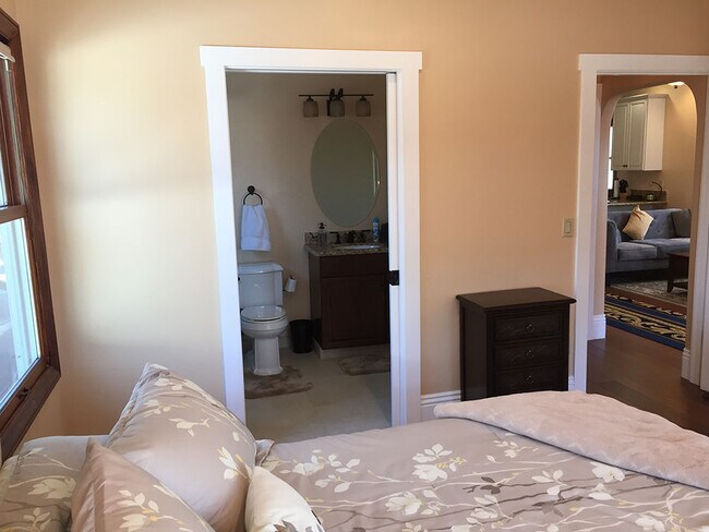 Building Photo - 225 W Angela St