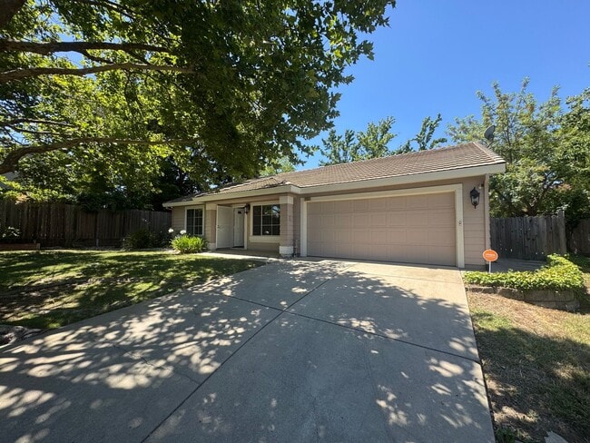 Building Photo - 3 bed / 2 Bath | West Roseville Home Avail...