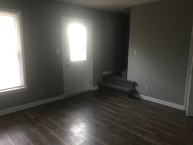 Building Photo - 2 Bedroom Near Downtown Charlotte