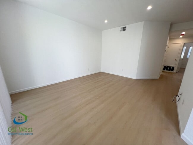 Building Photo - $2,995 - Updated 2 Bed/2 Bath Condo in a Gated Community of the Fairgrounds Neighborhood!