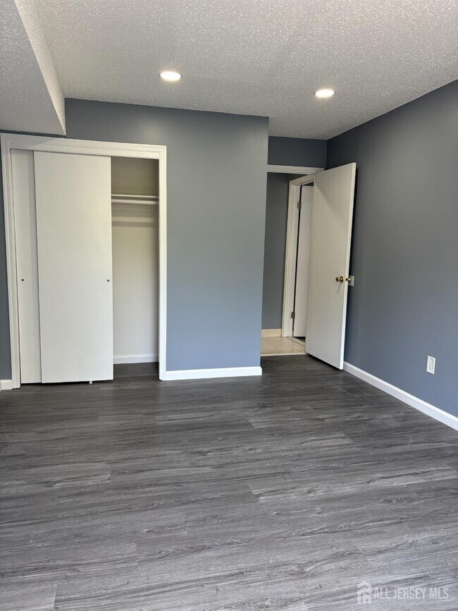 Building Photo - 1209 Edison Glen Terrace