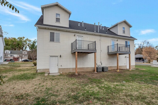 Building Photo - Easy Street Duplex