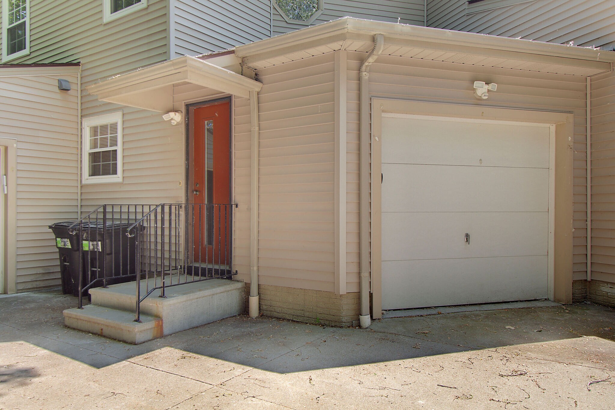 Building Photo - 1655 Southbend Dr