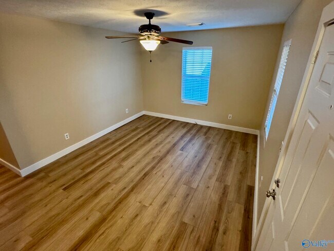 Building Photo - 4013 Pine Ave SW