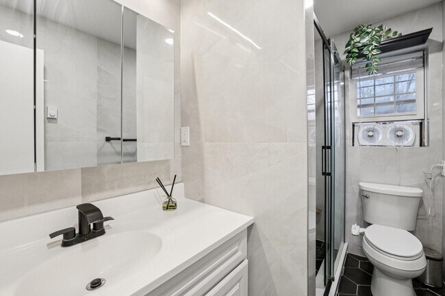 Building Photo - 14 A Lakeside Dr