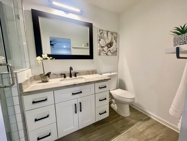 Building Photo - Cozy Bungalow in Atlanta's Westside