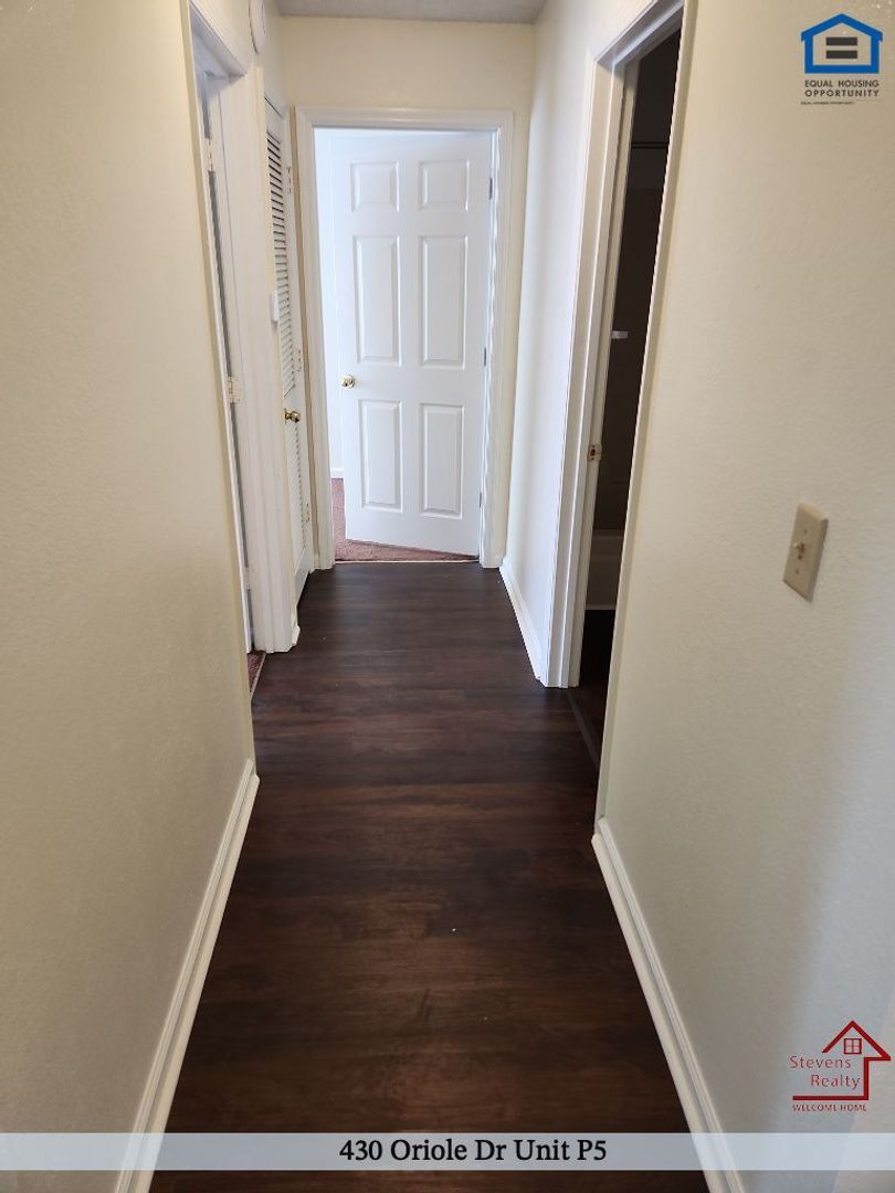 Building Photo - 430 Oriole Dr