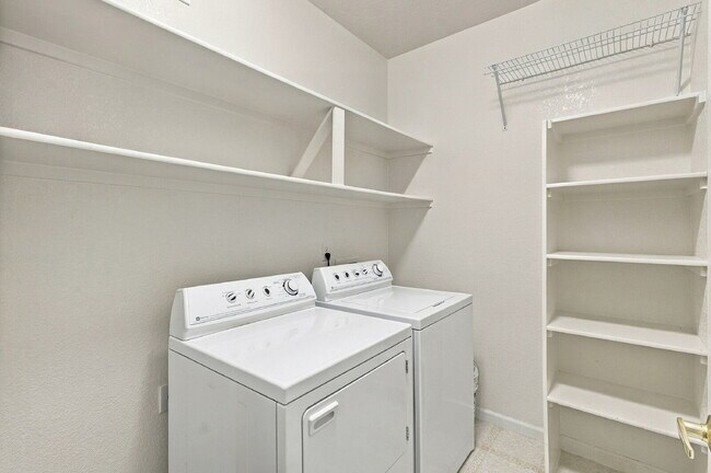 Building Photo - 9557 W San Juan Cir
