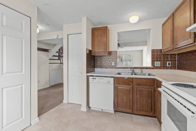 Building Photo - 528 Chanticlar Ct
