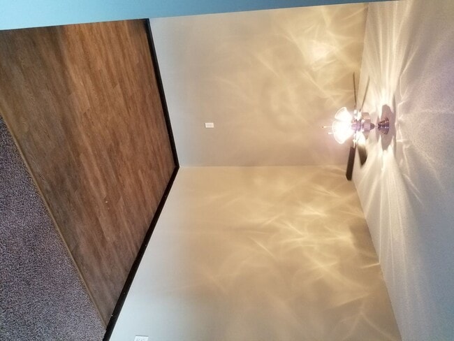 Building Photo - Remodeled 2 Bedroom