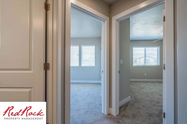 Building Photo - Spacious Townhome in Hurricane Heights