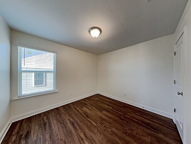 Building Photo - 3216 Oakfields Rd