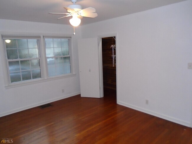 Building Photo - 1365 Scott Blvd