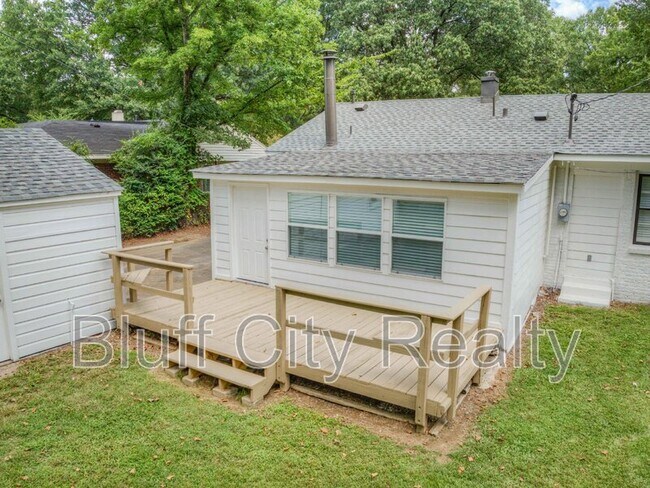 Building Photo - 1409 Dearing Rd