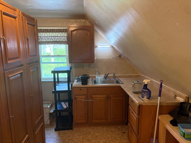 Building Photo - 636 Enders Ave