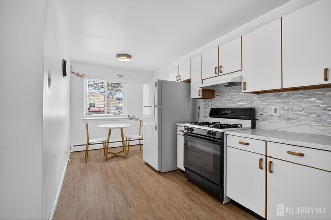 Building Photo - 22 Lake Ave