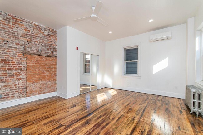 Building Photo - 519 S 5th St