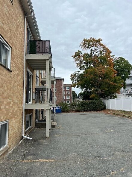 Building Photo - 90 Cedar St