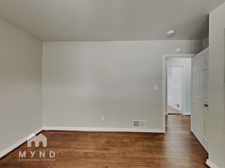 Building Photo - 1329 5 Mile Rd