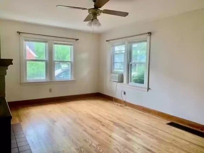 Building Photo - 3817 W 10th St