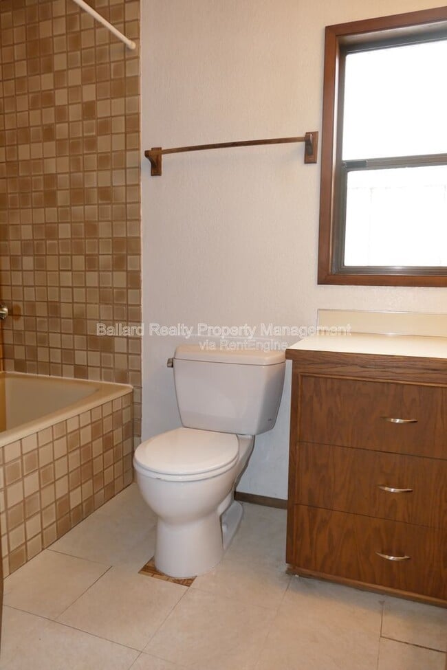 Building Photo - 1615 N 38th St