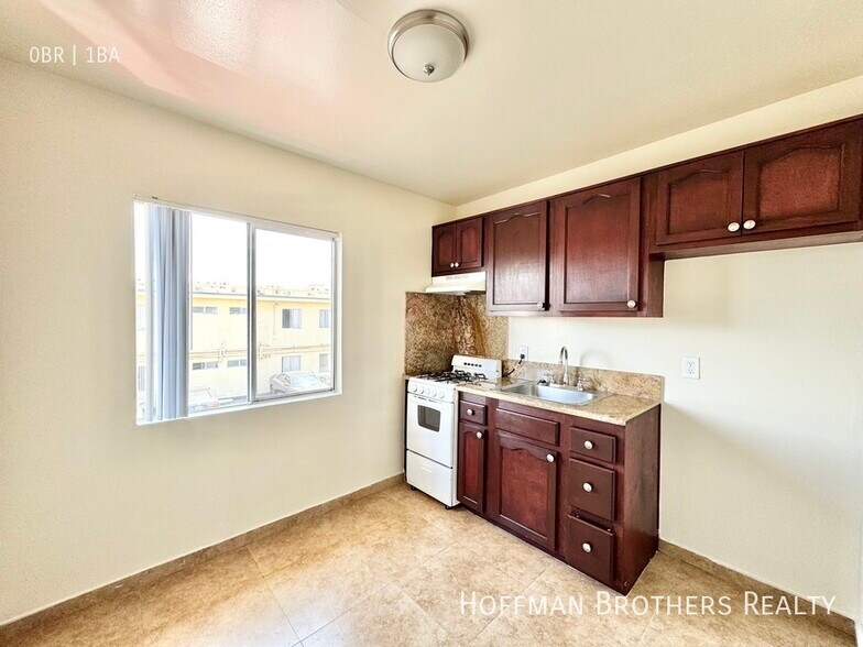 Building Photo - 7357 Sepulveda Blvd