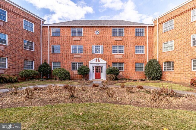 Building Photo - 1708 W Abingdon Dr