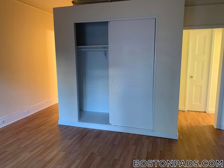 Building Photo - 62 Boylston St