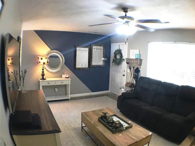 Building Photo - 4-Bedroom Retreat in Saint George – Cozy a...