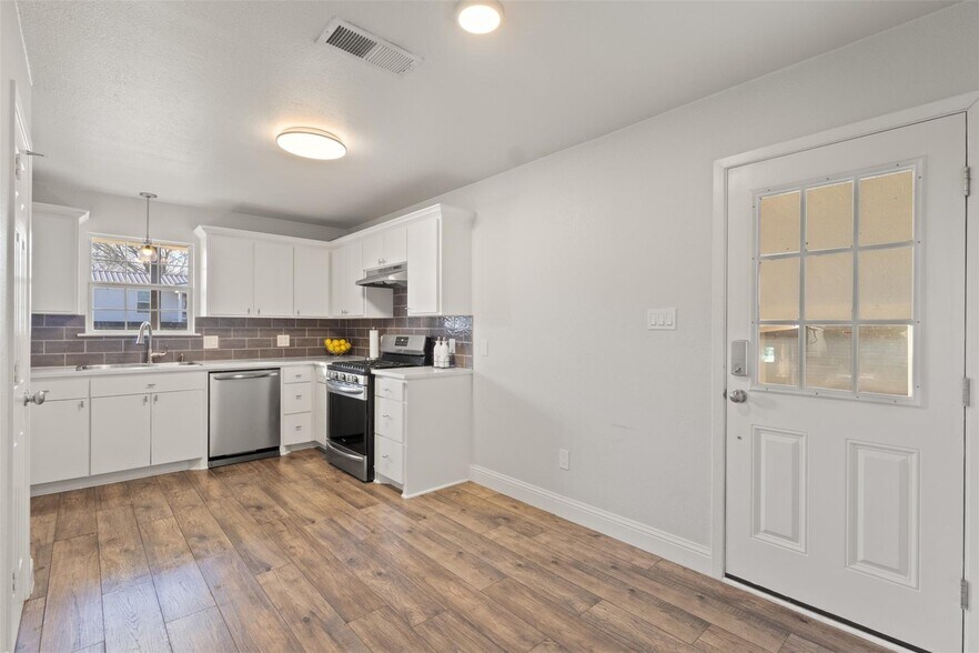 Building Photo - 314 Woodard St
