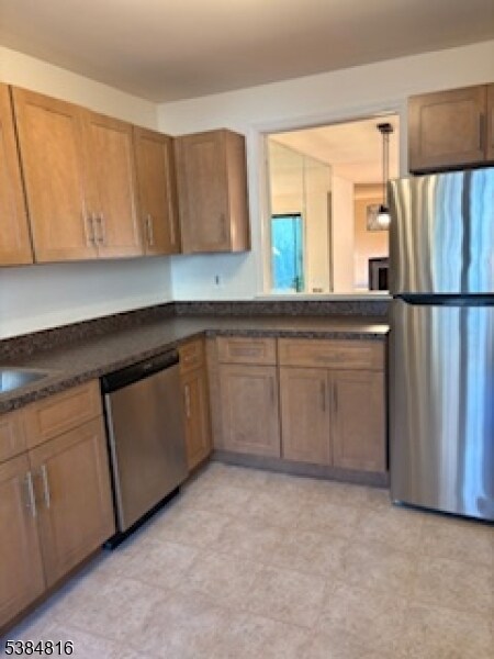 Building Photo - 181 Long Hill Rd