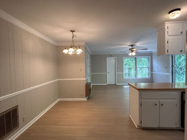 Building Photo - 1504 Cloverdale Road **MOVE IN SPECIAL**