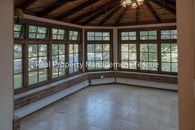 Building Photo - Dream home in Altamont