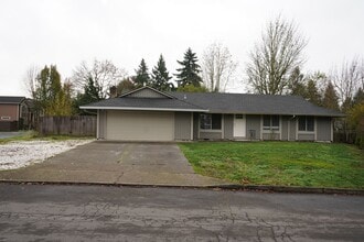 Building Photo - 10111 NE Tanglewood Dr