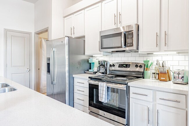 Building Photo - 2301 1/2 Montopolis Dr