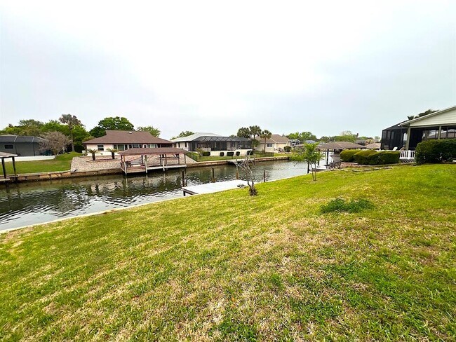 Building Photo - 19 Cedarfield Ct