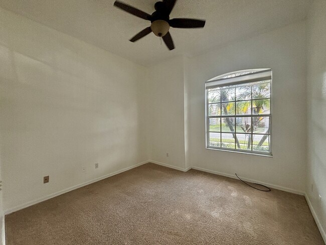 Building Photo - 2787 River Ridge Dr