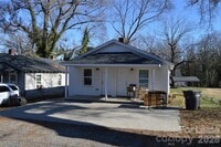 Building Photo - 515 S Elm St