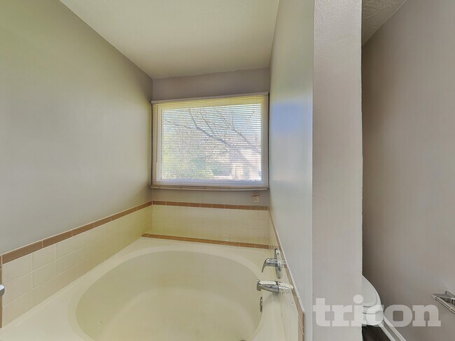 Building Photo - 868 Ashwood Crossing