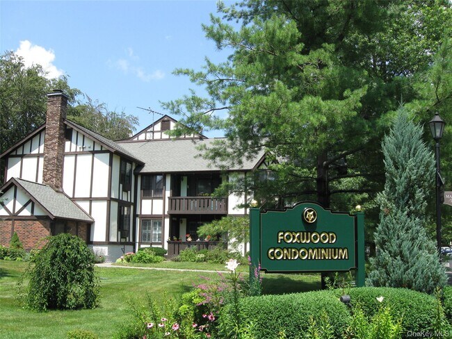 Building Photo - 8 Foxwood Dr