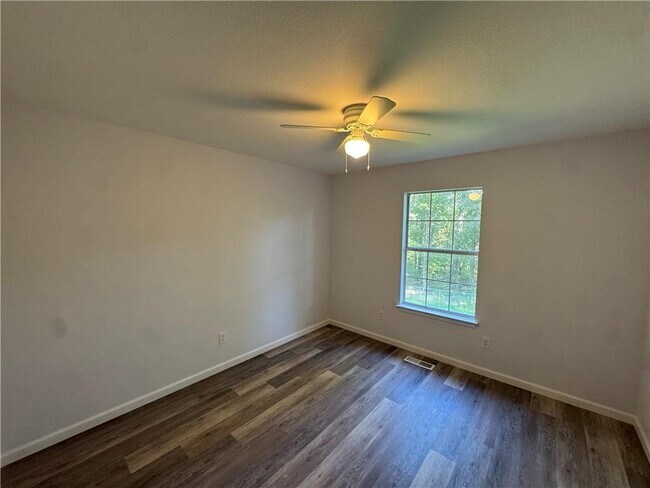 Building Photo - 26 Greenridge Ln