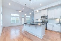 Building Photo - 1410 Casa Dr