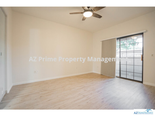 Building Photo - wow! absolutely gorgeous phoenix 2/2 condo...