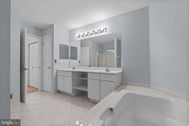 Building Photo - 61 Sunrise Ct