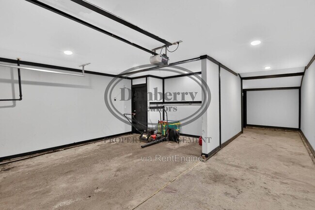 Building Photo - 6051 Graystone Dr