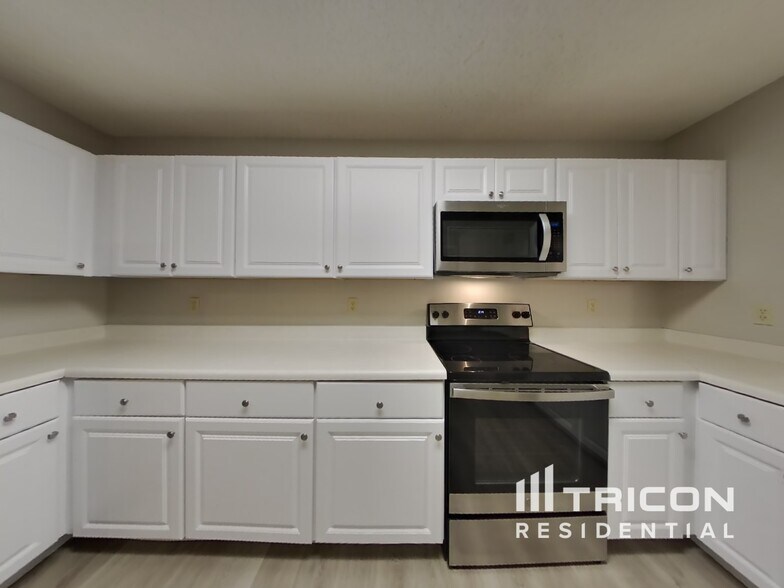 Building Photo - 8230 Longhorn Ridge Dr
