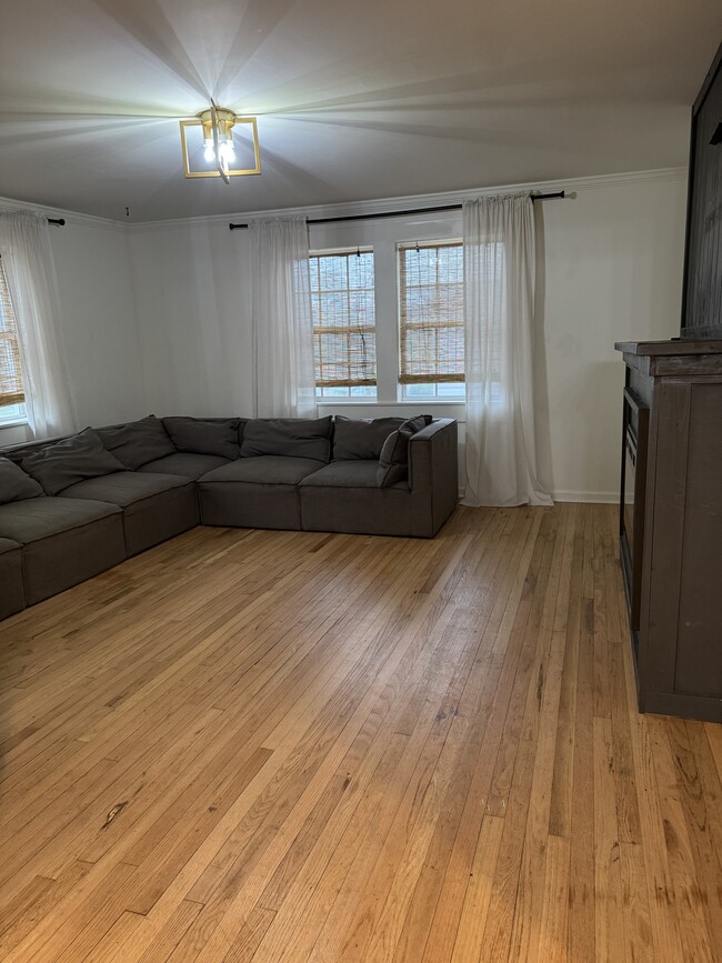 Livingroom - 1407 5th Ave S