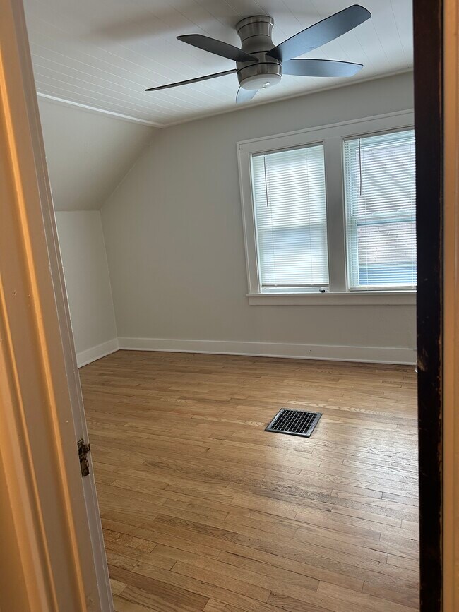 Building Photo - 1159 Cromwell Ave SE