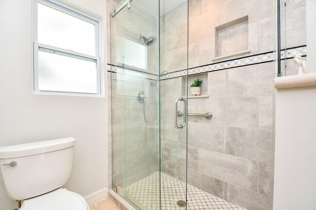 Building Photo - 707 Thistlewood Dr